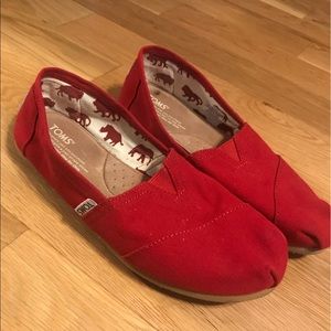 Toms flats size 8.5 in color red